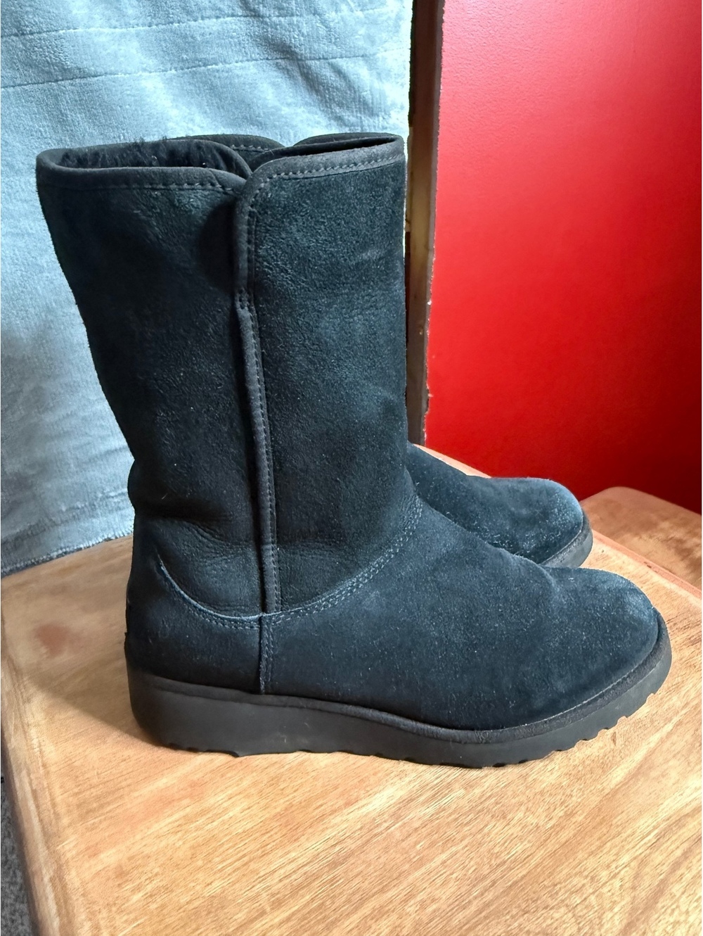 UGG Australia Amie Classic Slim Black Suede Shearling Boots - Women's Size 9